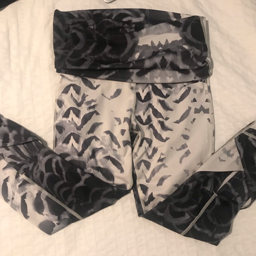 Lululemon workout leggings EUC - Picture 2 of 7